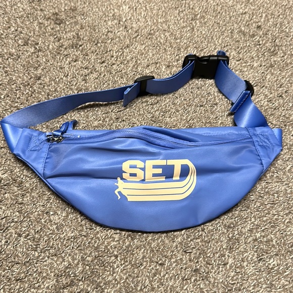 NWT SET ACTIVE Limited Edition Fanny Pack - Picture 1 of 5